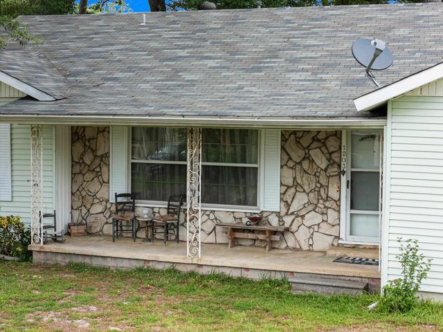 1203 Zeola, Longview, TX 75604