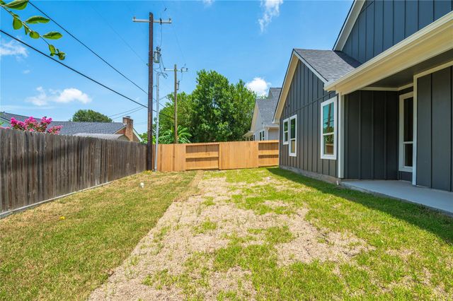 2410 28th Ave N, Texas City, TX 77590