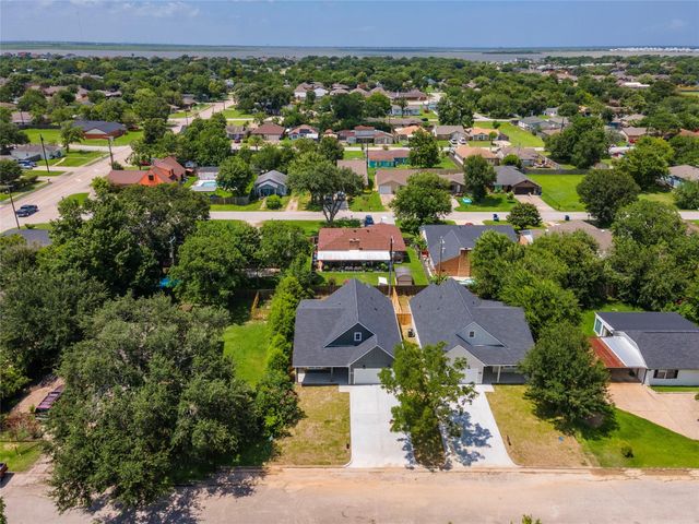 2410 28th Ave N, Texas City, TX 77590