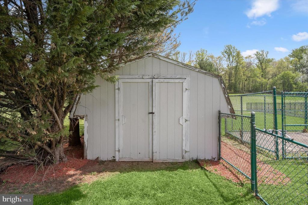 Image 88 of property listing at 3357 DANMARK DR, Glenwood, MD 21738