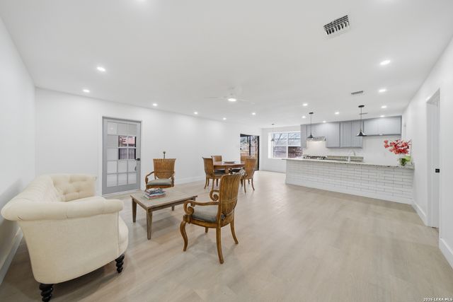 1042 Lemon Tree, San Antonio, TX 78245