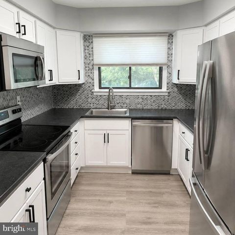 28 HEATHER CT, Newtown, PA 18940