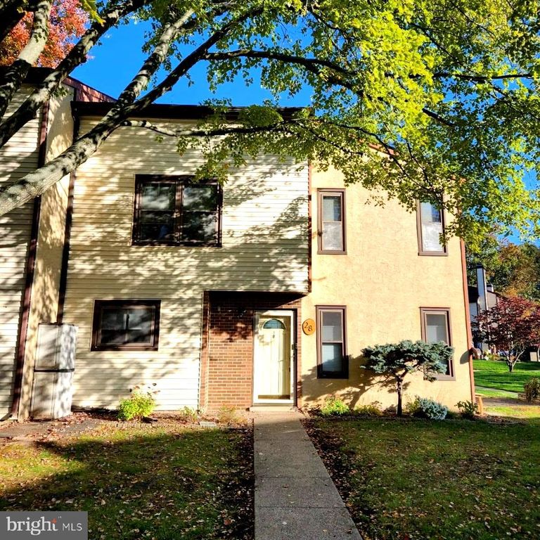 28 HEATHER CT, Newtown, PA 18940