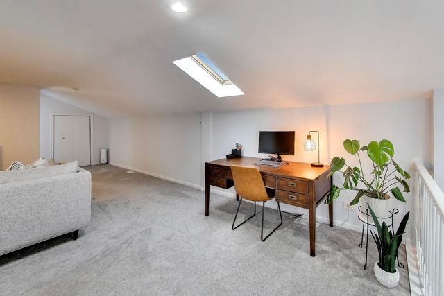 2852 N Damen Avenue 3, Chicago, IL 60618