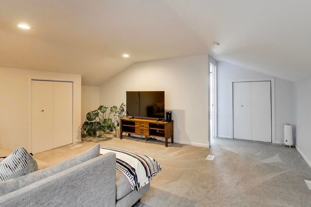 2852 N Damen Avenue 3, Chicago, IL 60618