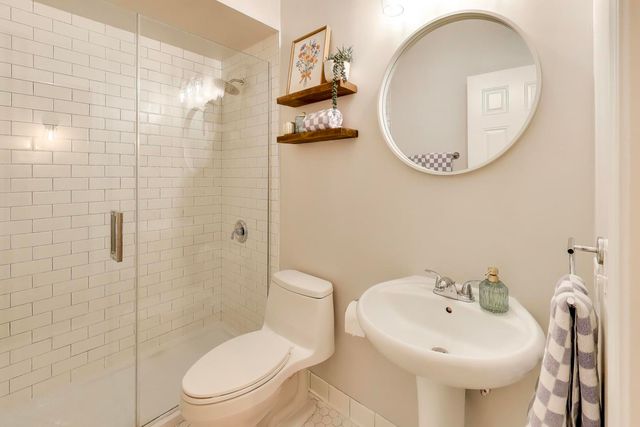 2852 N Damen Avenue 3, Chicago, IL 60618