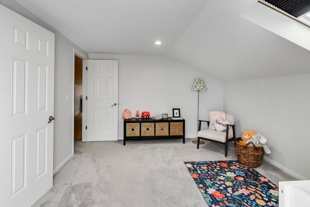 2852 N Damen Avenue 3, Chicago, IL 60618