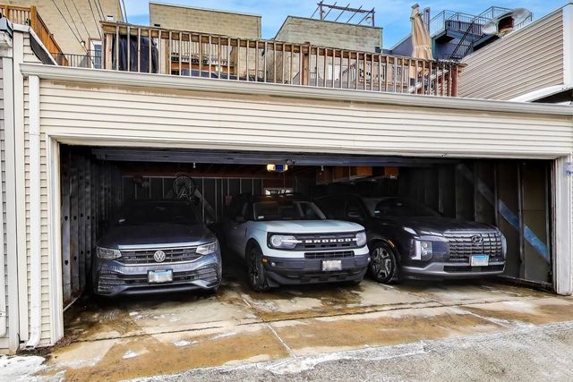 2852 N Damen Avenue 3, Chicago, IL 60618