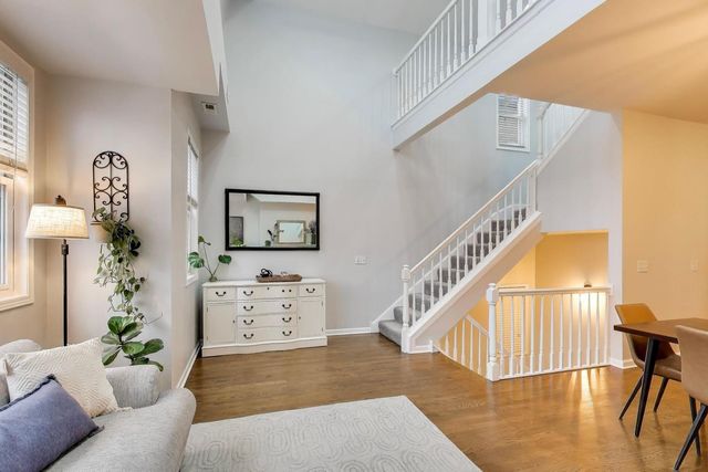 2852 N Damen Avenue 3, Chicago, IL 60618