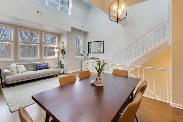 2852 N Damen Avenue 3, Chicago, IL 60618