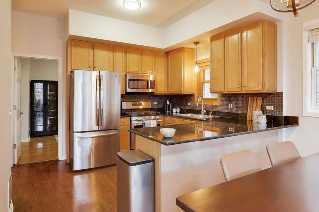 2852 N Damen Avenue 3, Chicago, IL 60618