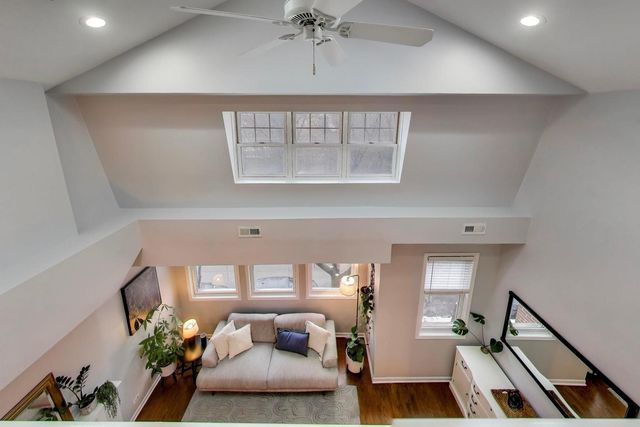 2852 N Damen Avenue 3, Chicago, IL 60618