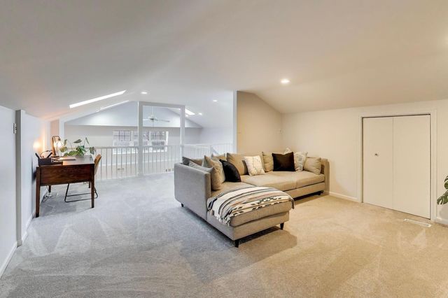 2852 N Damen Avenue 3, Chicago, IL 60618