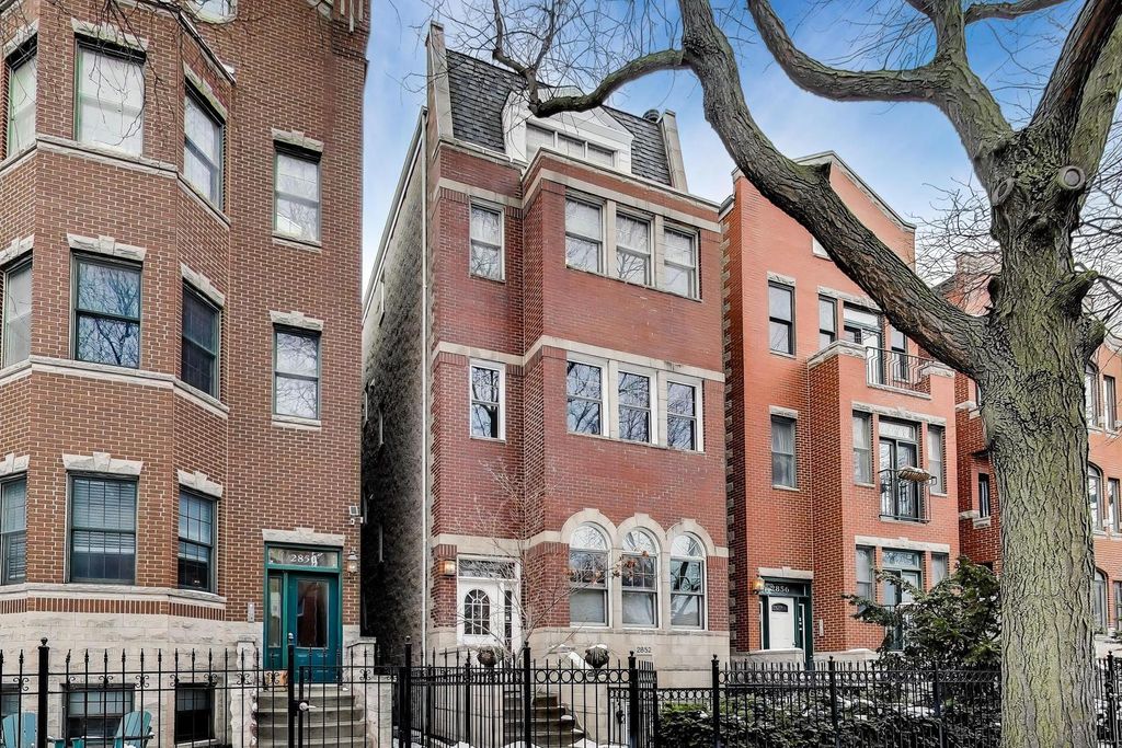 2852 N Damen Avenue 3, Chicago, IL 60618