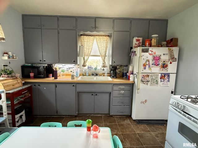 5914 S JEFFERSON Street, Bartonville, IL 61607