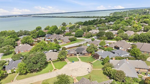 606 Stonebridge Circle, Rockwall, TX 75087