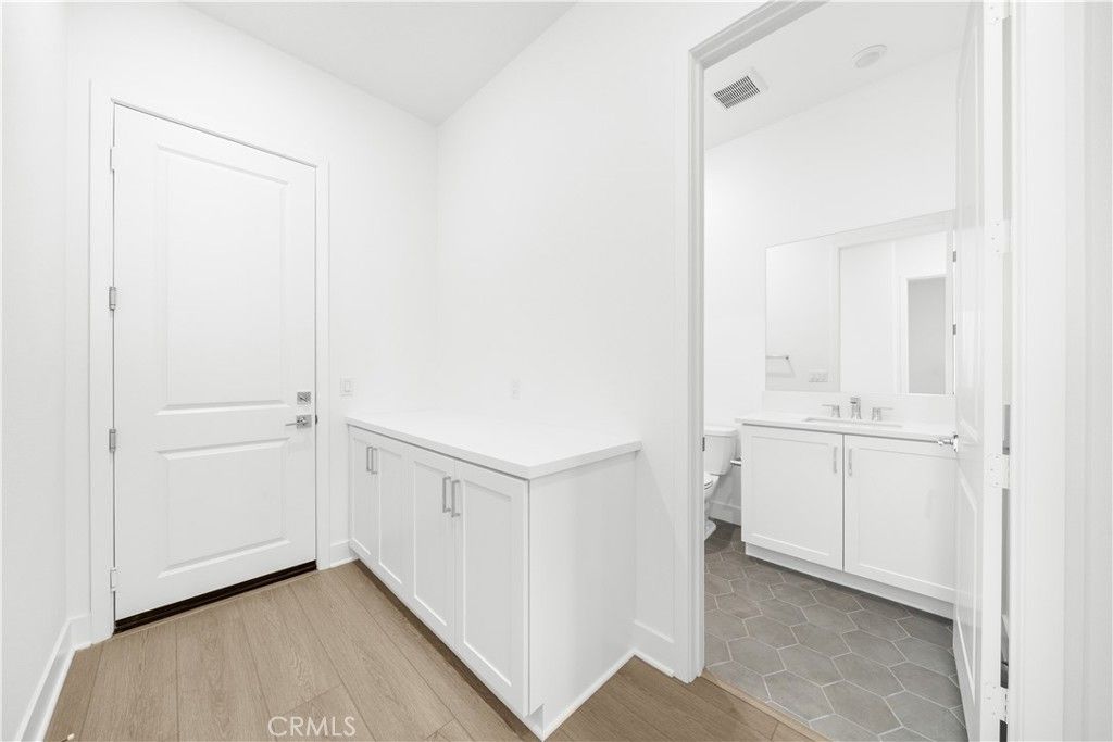 Image 12 of property listing at 165 Sawbuck, Irvine, CA 92618