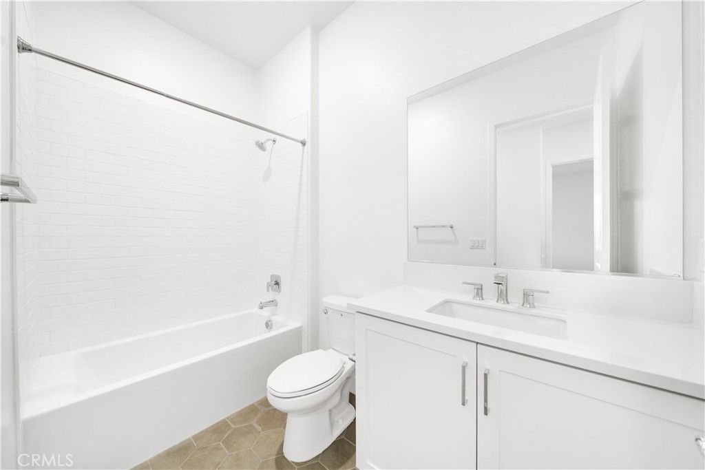 Image 13 of property listing at 165 Sawbuck, Irvine, CA 92618