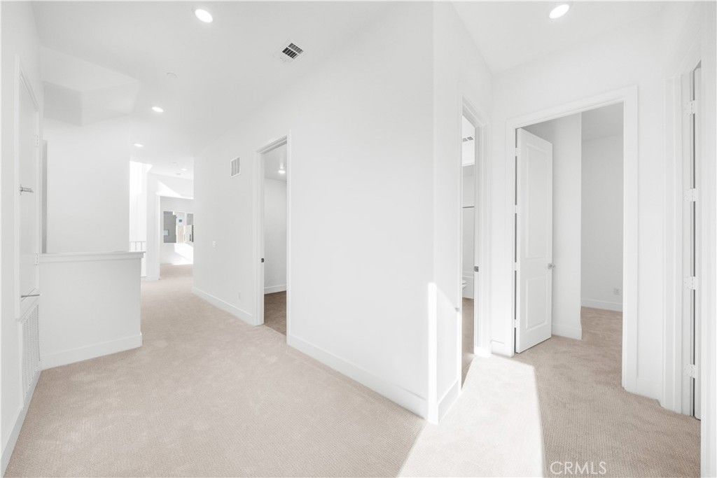 Image 17 of property listing at 165 Sawbuck, Irvine, CA 92618