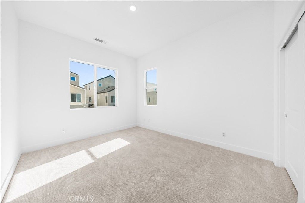 Image 19 of property listing at 165 Sawbuck, Irvine, CA 92618