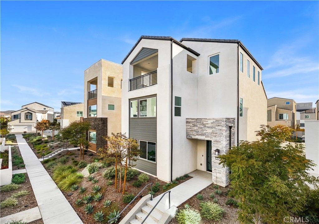 Image 2 of property listing at 165 Sawbuck, Irvine, CA 92618