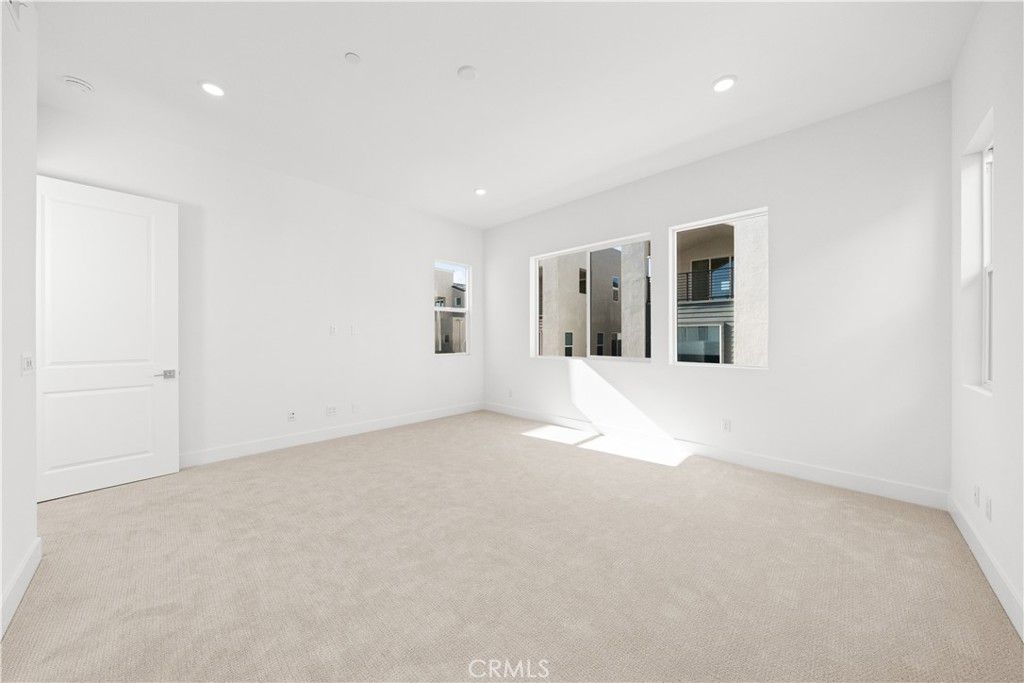 Image 25 of property listing at 165 Sawbuck, Irvine, CA 92618