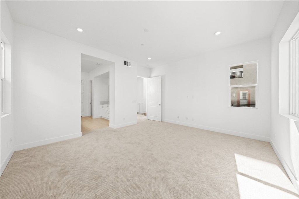 Image 26 of property listing at 165 Sawbuck, Irvine, CA 92618