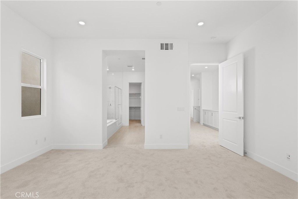 Image 27 of property listing at 165 Sawbuck, Irvine, CA 92618