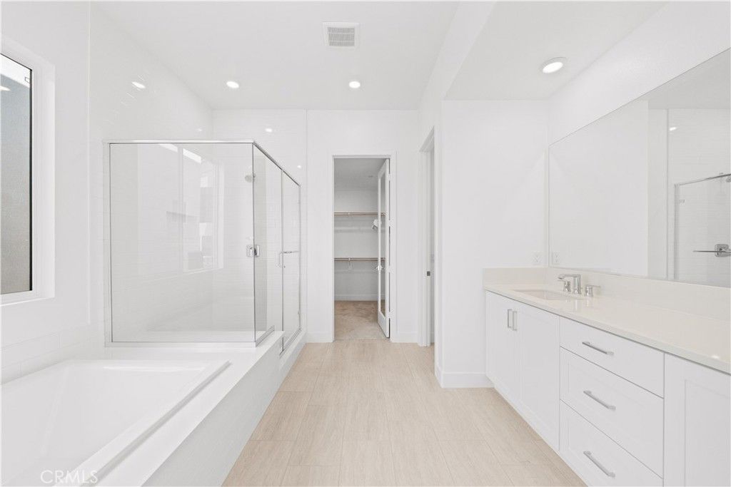 Image 28 of property listing at 165 Sawbuck, Irvine, CA 92618