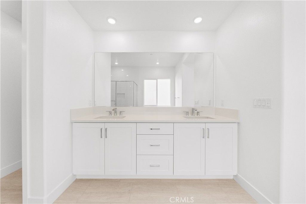 Image 31 of property listing at 165 Sawbuck, Irvine, CA 92618