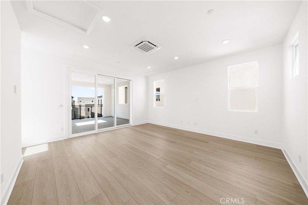 Image 35 of property listing at 165 Sawbuck, Irvine, CA 92618