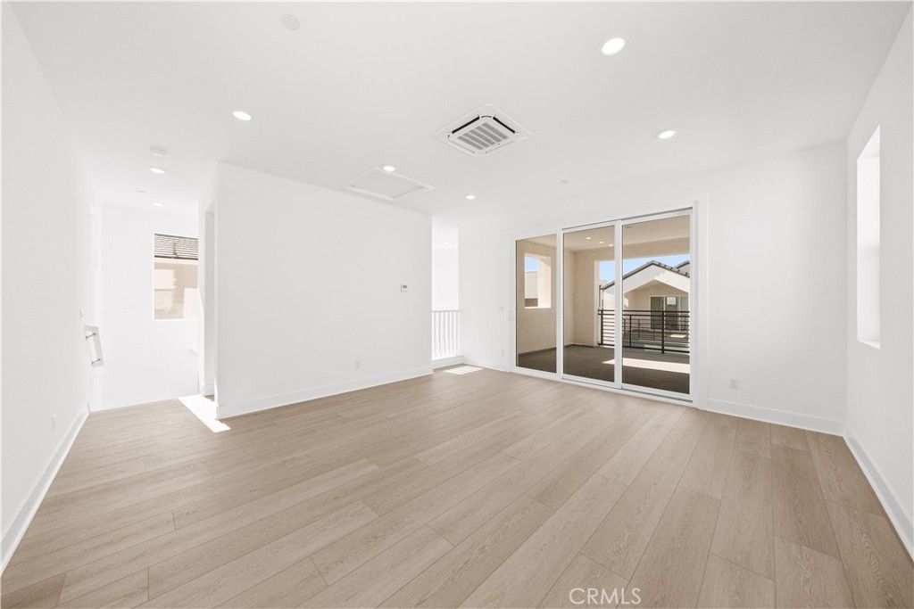 Image 36 of property listing at 165 Sawbuck, Irvine, CA 92618