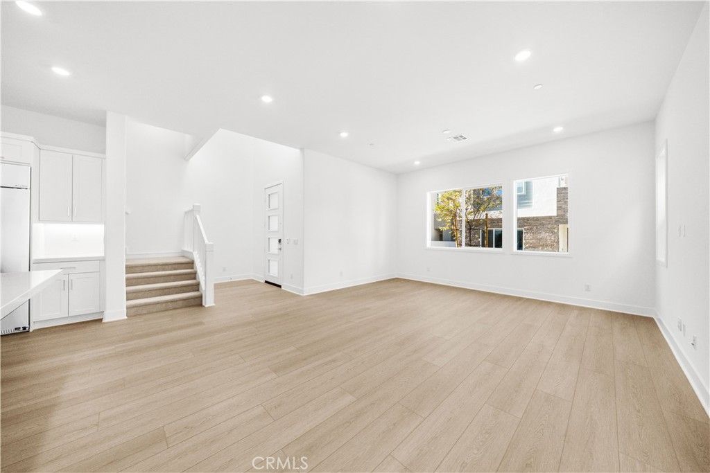 Image 7 of property listing at 165 Sawbuck, Irvine, CA 92618