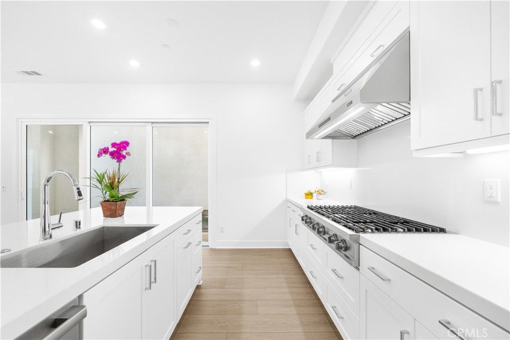 Image 9 of property listing at 165 Sawbuck, Irvine, CA 92618