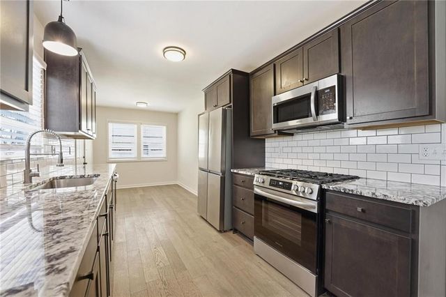 8018 Nall Avenue, Prairie Village, KS 66208