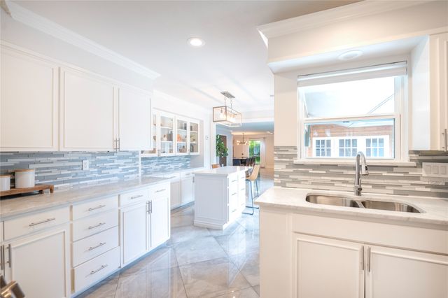 9716 Ravensway Drive, Dallas, TX 75238