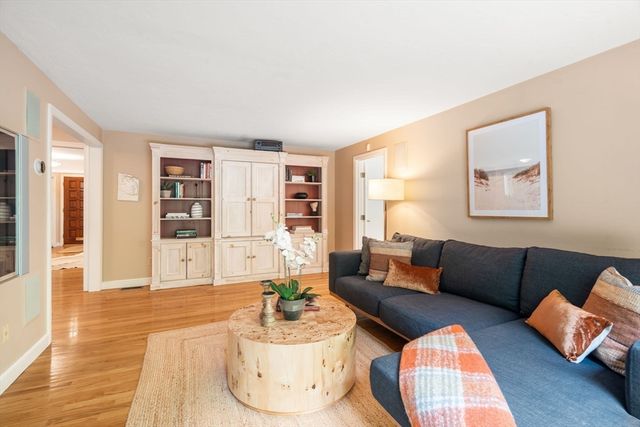 75 Hammond Pond Parkway, Brookline, MA 02467