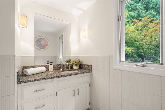 75 Hammond Pond Parkway, Brookline, MA 02467
