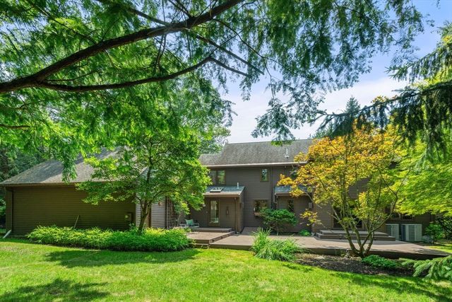 75 Hammond Pond Parkway, Brookline, MA 02467