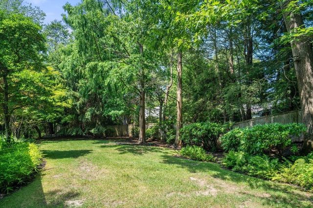 75 Hammond Pond Parkway, Brookline, MA 02467