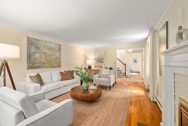 75 Hammond Pond Parkway, Brookline, MA 02467