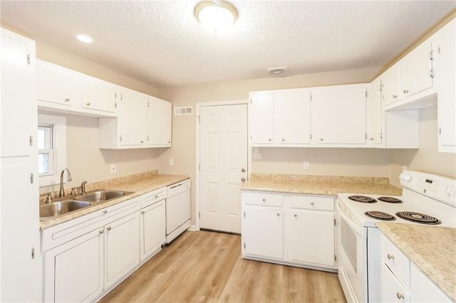 7810 E 112th Street, Kansas City, MO 64134