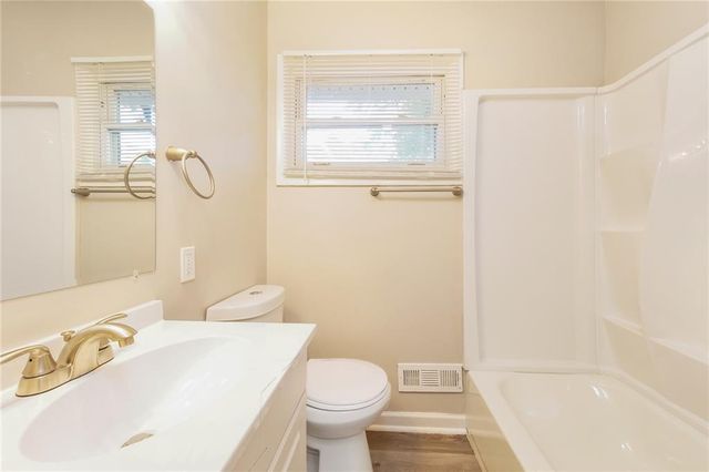 7810 E 112th Street, Kansas City, MO 64134