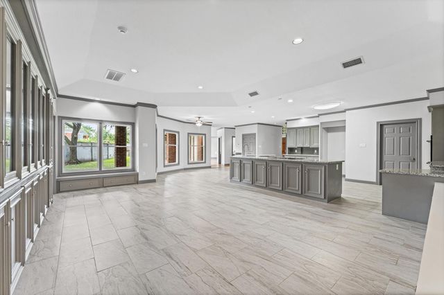 8122 Meadow Crest Street, Houston, TX 77071
