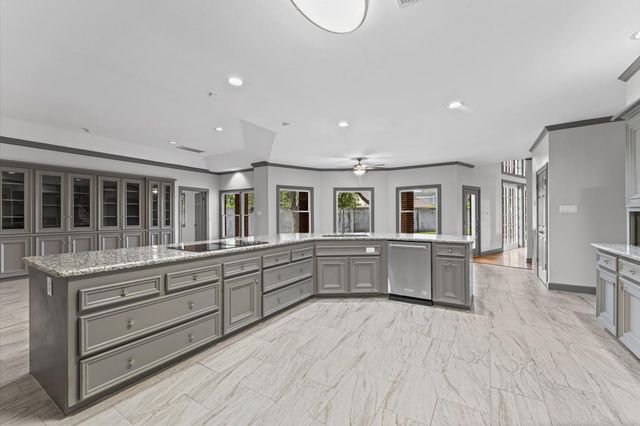 8122 Meadow Crest Street, Houston, TX 77071