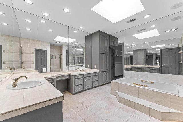 8122 Meadow Crest Street, Houston, TX 77071