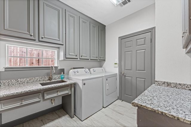 8122 Meadow Crest Street, Houston, TX 77071