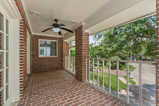 8122 Meadow Crest Street, Houston, TX 77071