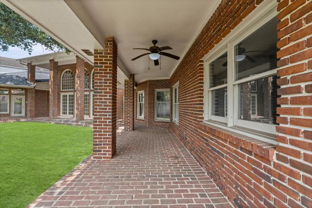 8122 Meadow Crest Street, Houston, TX 77071