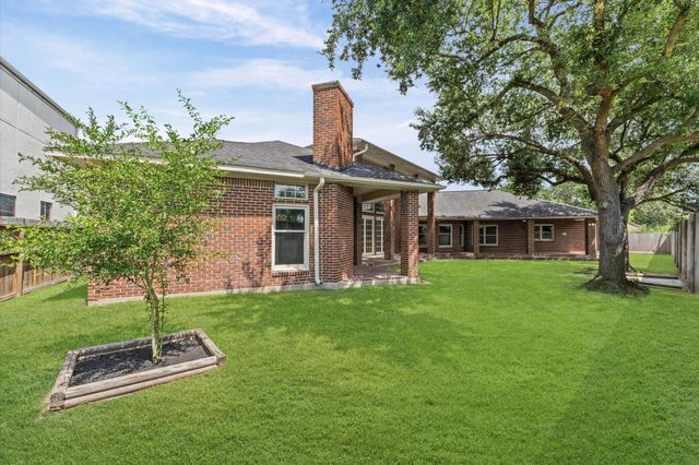 8122 Meadow Crest Street, Houston, TX 77071